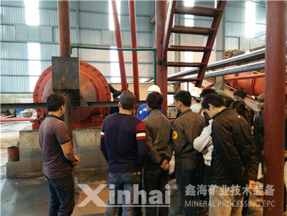 鑫海技術人員為選廠工人進行現場實操培訓