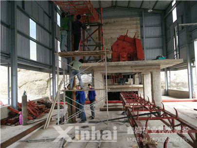 鑫海項項目負責人帶著客戶參觀設備安裝現場